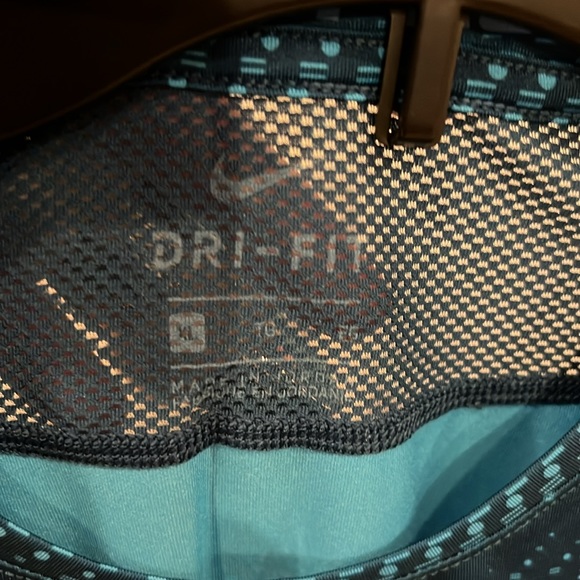 Nike pro dri-fit, size YXL - Picture 3 of 3